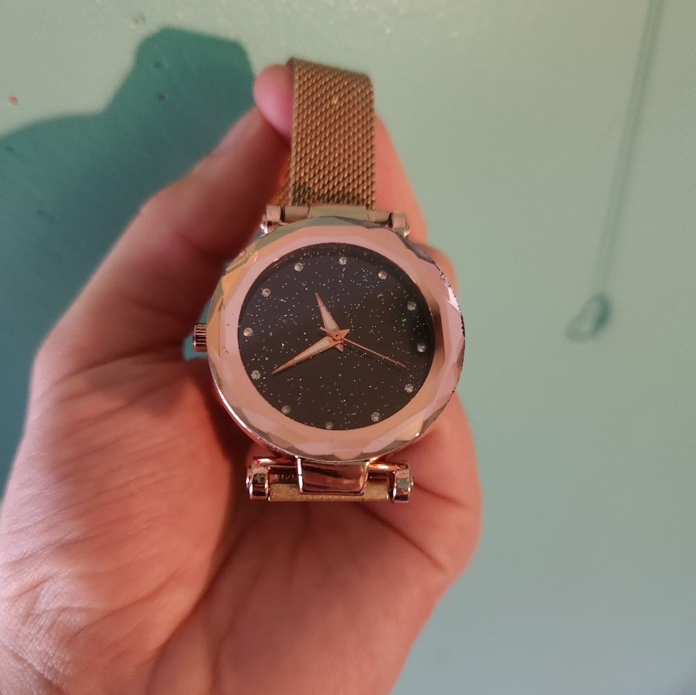 Magnetic wrist watch